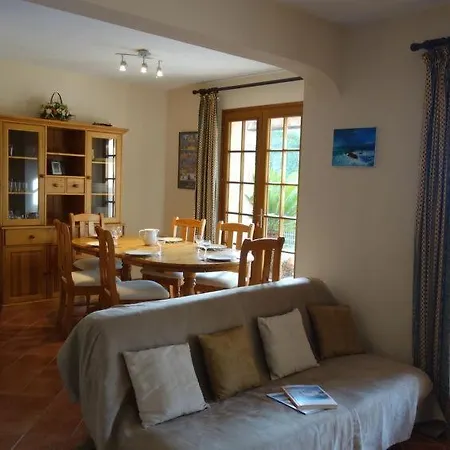 Cavalaire-sur-mer Sleeps 8 Pool Wifi *