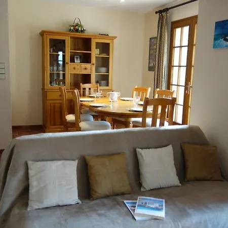 Cavalaire-sur-mer Sleeps 8 Pool Wifi Feriehus
